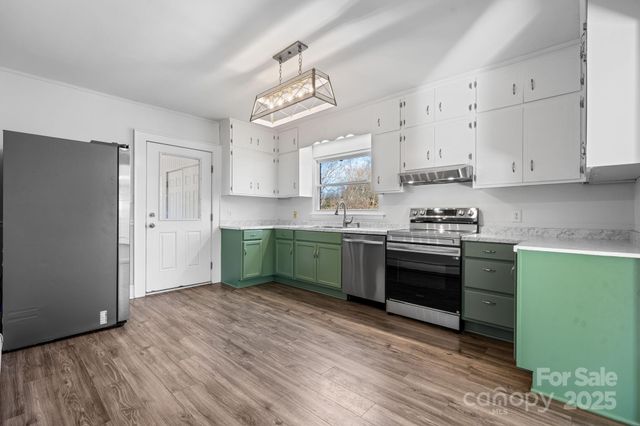 313 17th Street NW, Hickory, NC 28601