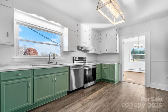 313 17th Street NW, Hickory, NC 28601