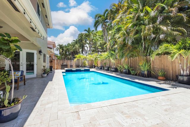 11035 NW 47th Ln, Doral, FL 33178