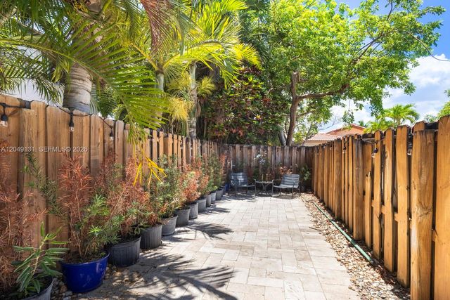 11035 NW 47th Ln, Doral, FL 33178