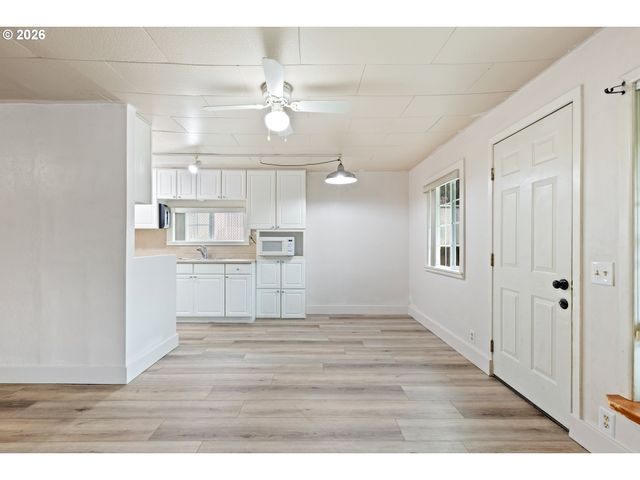 1718 Nw CROUCH St, Roseburg, OR 97471