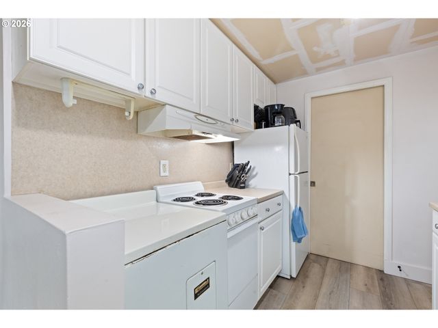 1718 Nw CROUCH St, Roseburg, OR 97471