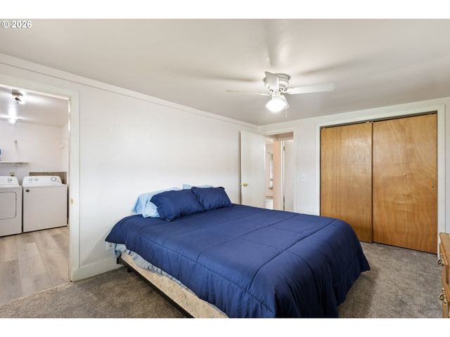 1718 Nw CROUCH St, Roseburg, OR 97471