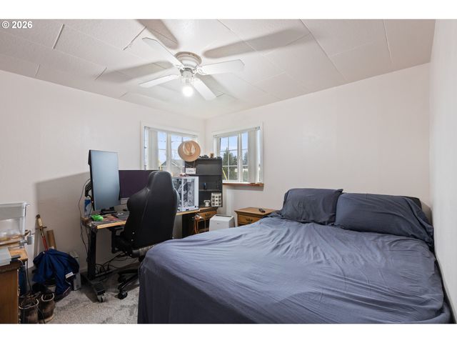 1718 Nw CROUCH St, Roseburg, OR 97471