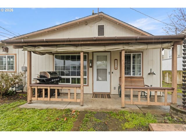 1718 Nw CROUCH St, Roseburg, OR 97471