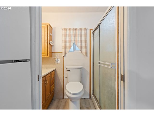 1718 Nw CROUCH St, Roseburg, OR 97471