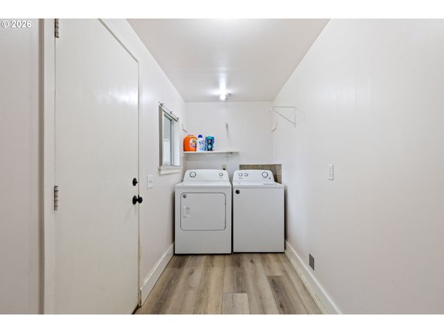 1718 Nw CROUCH St, Roseburg, OR 97471