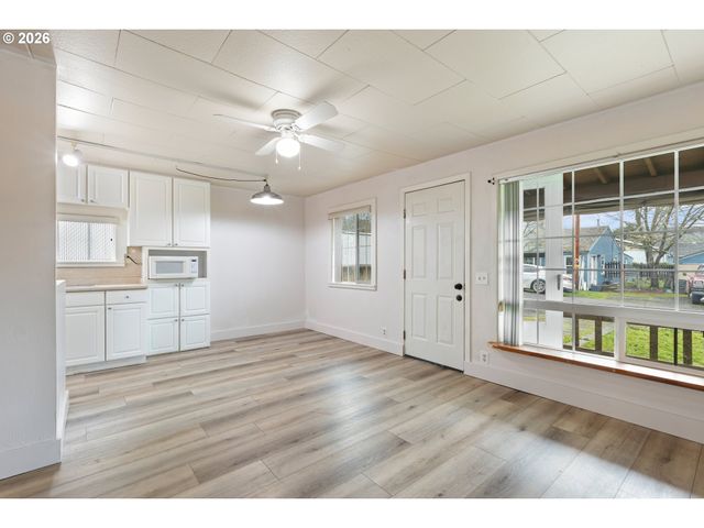 1718 Nw CROUCH St, Roseburg, OR 97471