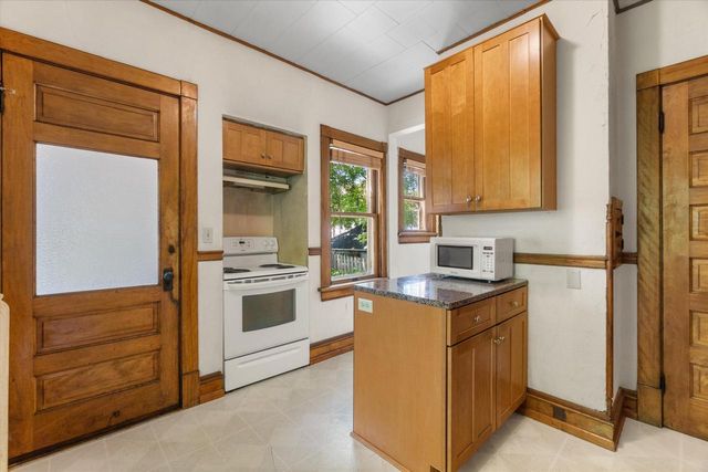 2963 N Prospect AVENUE, Milwaukee, WI 53211
