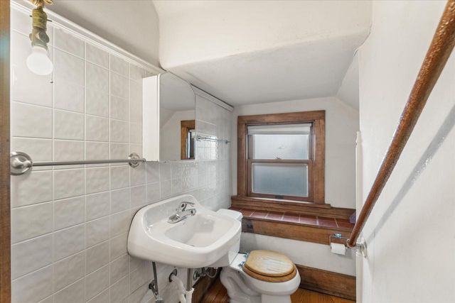 2963 N Prospect AVENUE, Milwaukee, WI 53211
