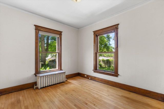 2963 N Prospect AVENUE, Milwaukee, WI 53211