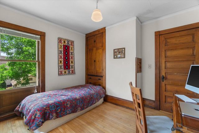 2963 N Prospect AVENUE, Milwaukee, WI 53211