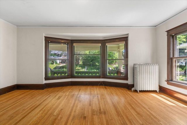 2963 N Prospect AVENUE, Milwaukee, WI 53211