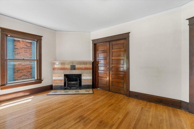2963 N Prospect AVENUE, Milwaukee, WI 53211