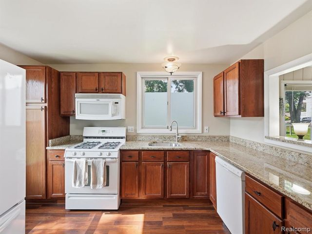 1728 Beechcroft Street, Keego Harbor, MI 48320