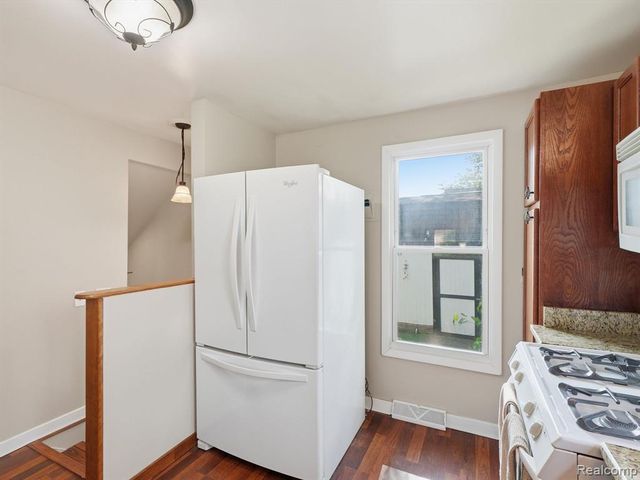 1728 Beechcroft Street, Keego Harbor, MI 48320