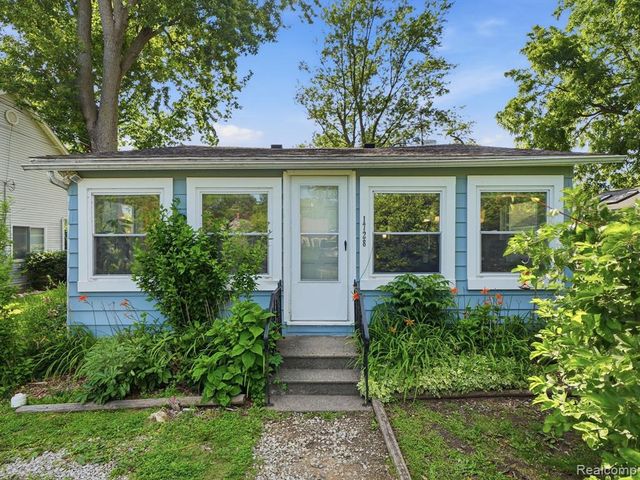 1728 Beechcroft Street, Keego Harbor, MI 48320