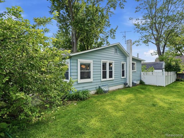 1728 Beechcroft Street, Keego Harbor, MI 48320