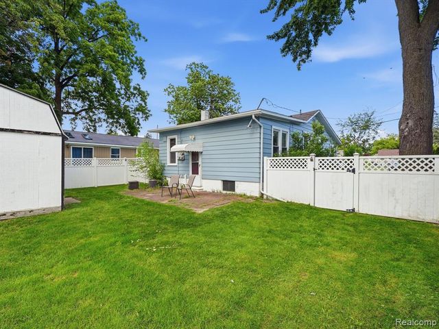1728 Beechcroft Street, Keego Harbor, MI 48320