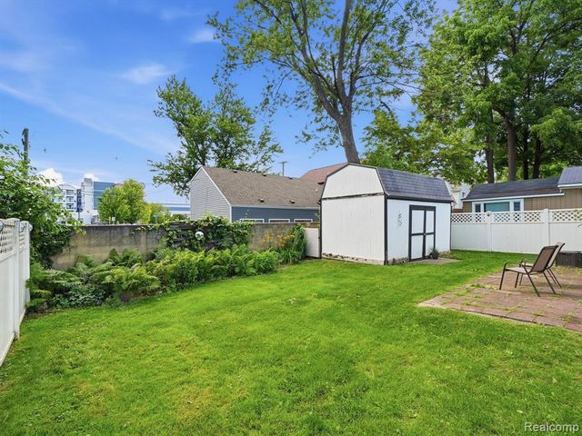 1728 Beechcroft Street, Keego Harbor, MI 48320