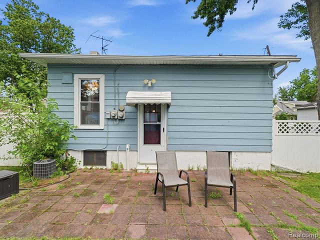 1728 Beechcroft Street, Keego Harbor, MI 48320