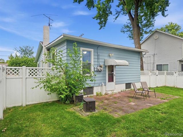 1728 Beechcroft Street, Keego Harbor, MI 48320