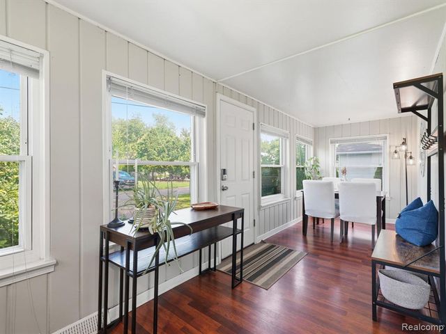 1728 Beechcroft Street, Keego Harbor, MI 48320