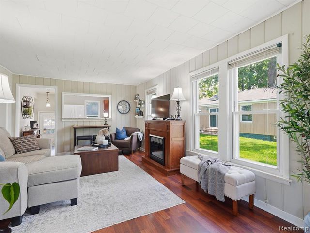 1728 Beechcroft Street, Keego Harbor, MI 48320