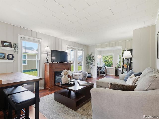 1728 Beechcroft Street, Keego Harbor, MI 48320