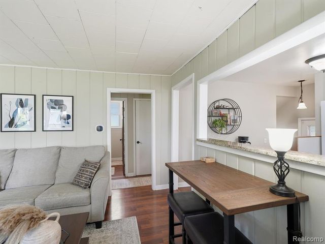 1728 Beechcroft Street, Keego Harbor, MI 48320