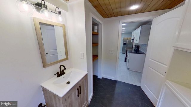 2706 PAPER MILL RD, Phoenix, MD 21131