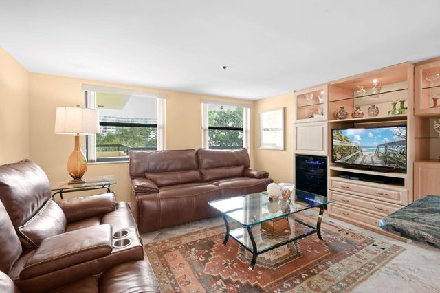 364 Golfview Road 506, North Palm Beach, FL 33408