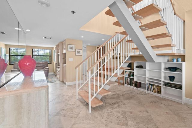 364 Golfview Road 506, North Palm Beach, FL 33408