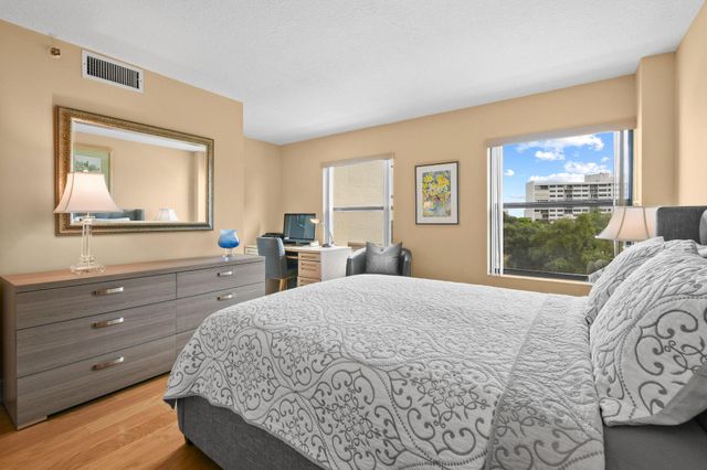 364 Golfview Road 506, North Palm Beach, FL 33408