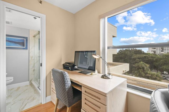 364 Golfview Road 506, North Palm Beach, FL 33408