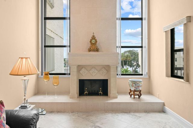 364 Golfview Road 506, North Palm Beach, FL 33408