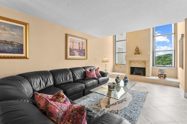 364 Golfview Road 506, North Palm Beach, FL 33408