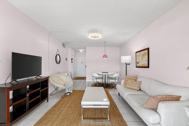 1801 Ocean Drive 108, Boynton Beach, FL 33426