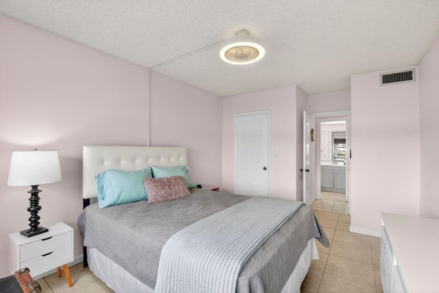 1801 Ocean Drive 108, Boynton Beach, FL 33426