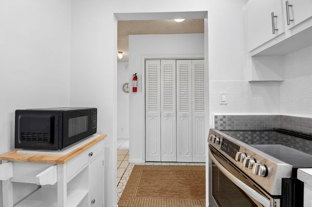 1801 Ocean Drive 108, Boynton Beach, FL 33426