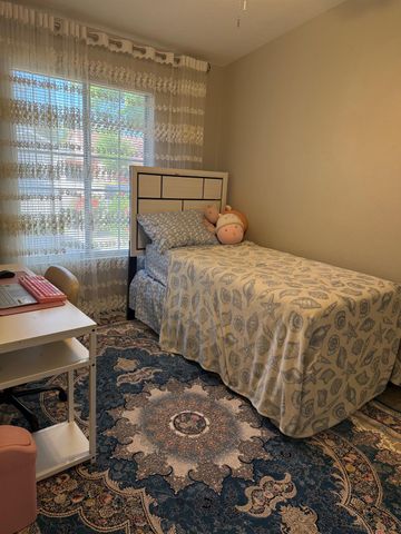 8238 Visalia Way, Sacramento, CA 95828