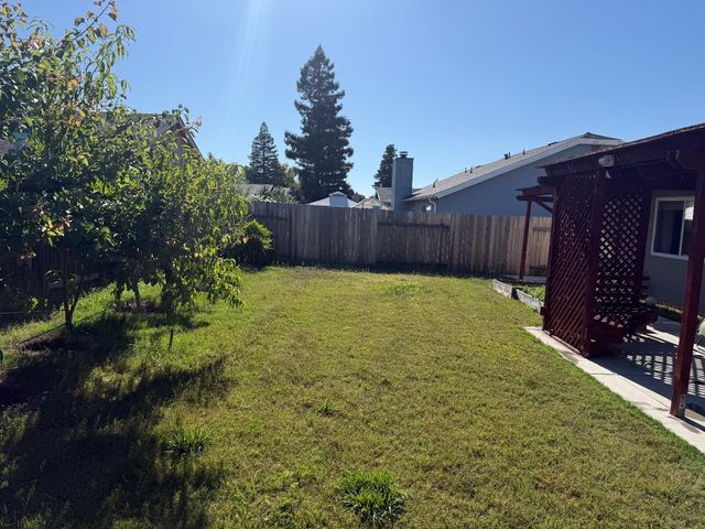 8238 Visalia Way, Sacramento, CA 95828