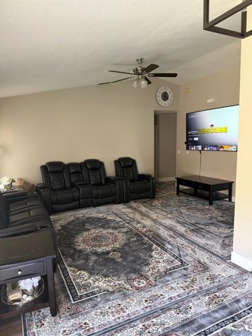 8238 Visalia Way, Sacramento, CA 95828