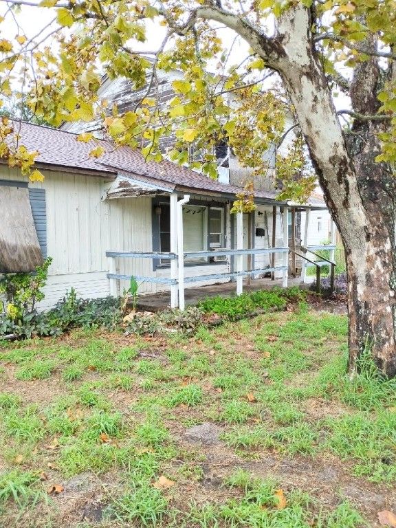 435 W Deberry Ave, Aransas Pass, TX 78336