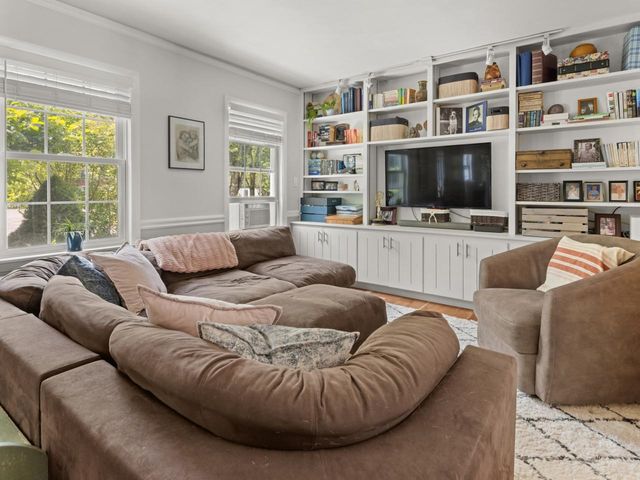 14 Red Cedar Lane, Shelburne, VT 05482