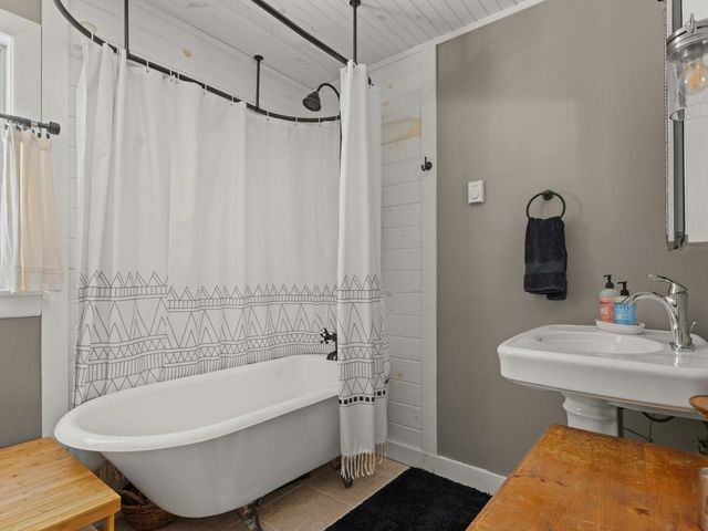 14 Red Cedar Lane, Shelburne, VT 05482