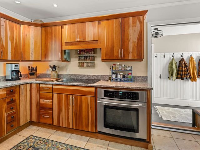 14 Red Cedar Lane, Shelburne, VT 05482