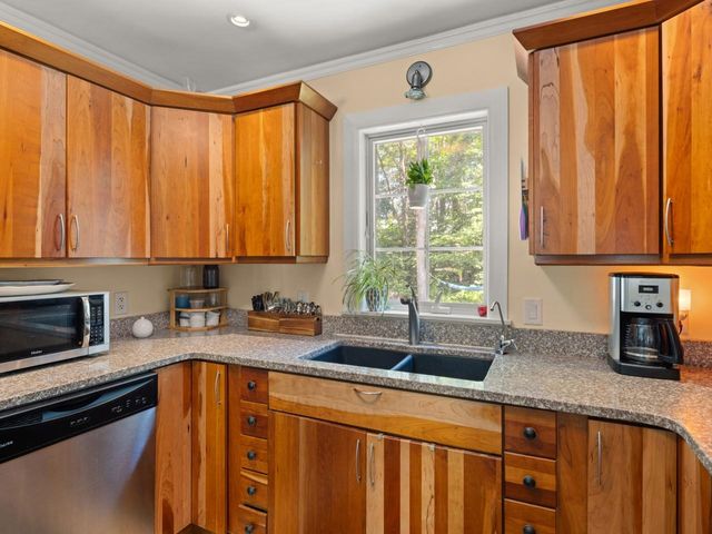 14 Red Cedar Lane, Shelburne, VT 05482