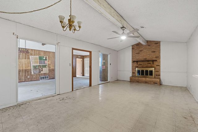 2405 Grace ST, Taylor, TX 76574