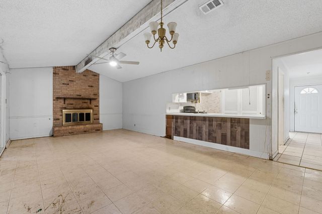 2405 Grace ST, Taylor, TX 76574